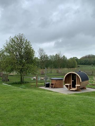 Chambre d’hôte pour 2 personnes, avec jardin ainsi que jacuzzi et sauna, adapté aux familles dans Zillebeke