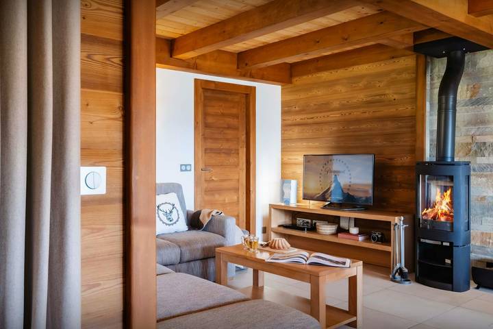 Gîte pour 8 personnes, avec Balcon et Jacuzzi ainsi que Terrasse et Jardin à Manigod