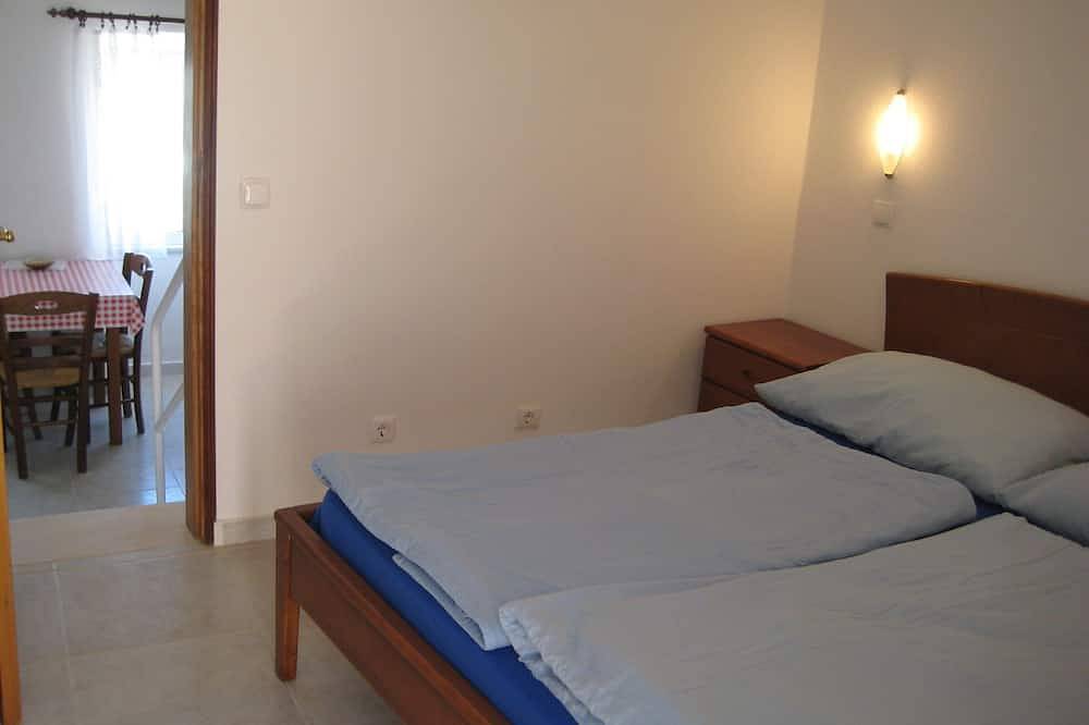 Ganze Wohnung, Apartment am Meer , allgemeine Terrasse mit Meerblick u. Gartenterrasse, Salema in Salema, Naturpark Südwest-Alentejo und Costa Vicentina