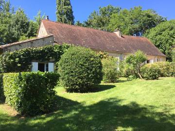 Gîte pour 9 personnes, avec piscine ainsi que terrasse et jardin, animaux acceptés à Faux (Dordogne)