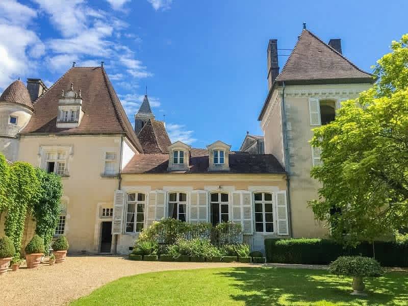 Château pour 15 personnes avec jardin in Celles, Périgord Vert