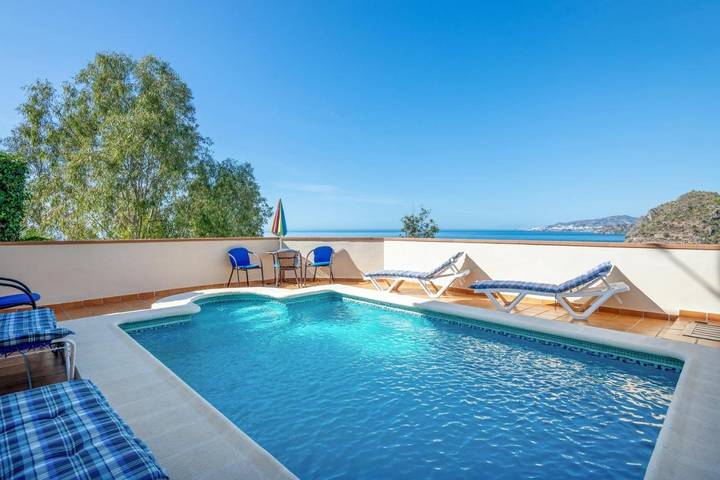 Apartamento para 4 personas, con Balcón y Piscina en Acantilados de Maro