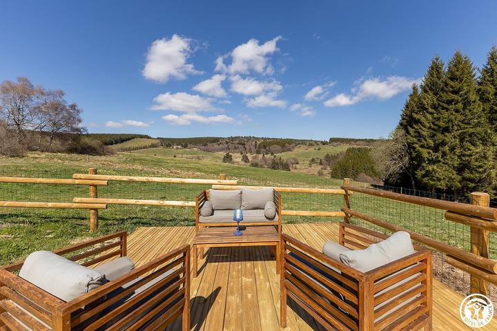 Gîte pour 6 personnes, avec jacuzzi et sauna ainsi que terrasse et jardin, animaux acceptés à Saint-Anthème - 3