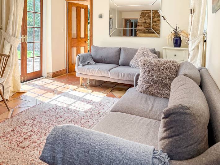 Glamping for 4 people, with garden in Kent