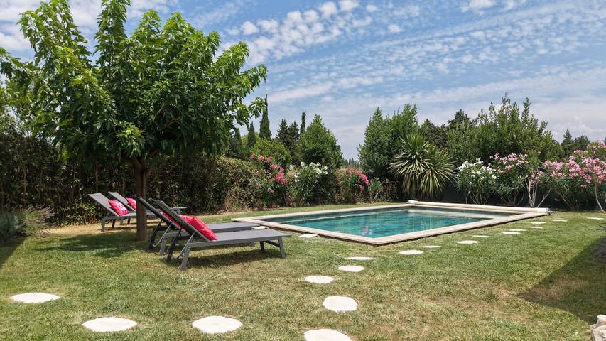 Location de vacances pour 6 personnes, avec piscine et jardin, animaux acceptés à Plan-d'Orgon