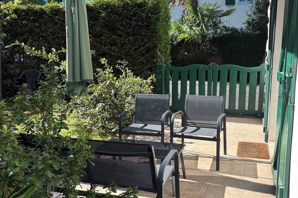 Ganze Wohnung, F3 apartment near the center with private garden in Cambo-les-Bains, Bayonne und Umgebung