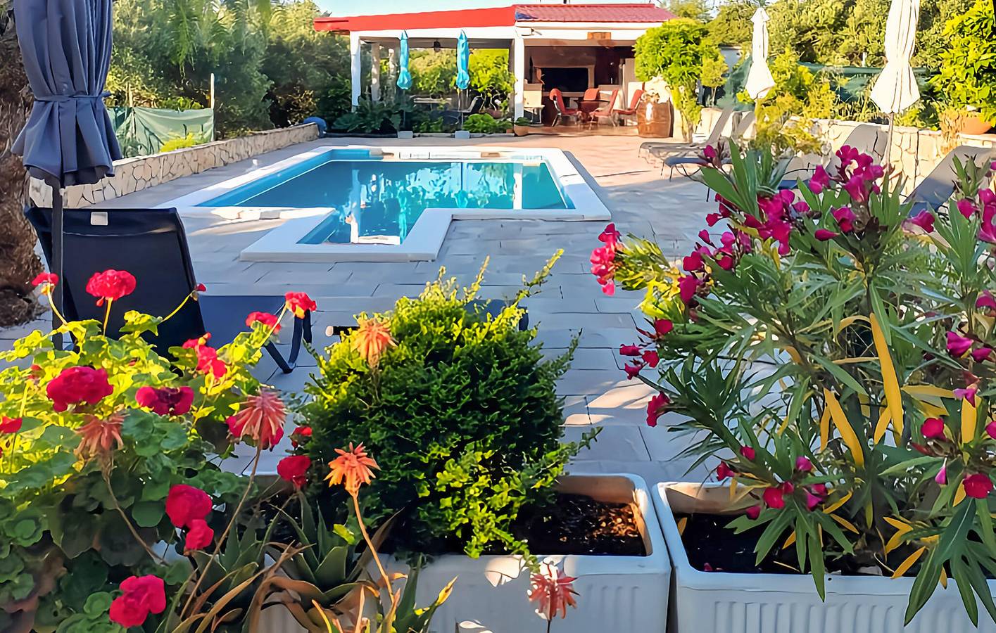 Apartamento vacacional entero, Apartamento con vistas al mar, piscina y terraza, a 2 km de la playa in Rogoznica, Condado de Šibenik-Knin