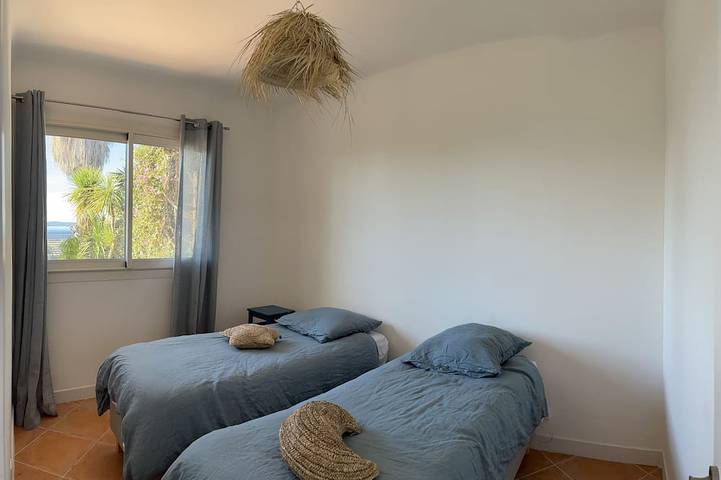 Location de vacances pour 4 personnes, avec jacuzzi dans Plage de l'Almanarre - 2