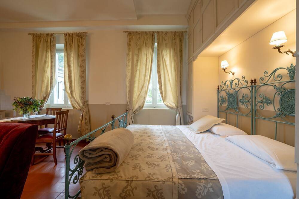 Entire apartment, In old rural farmhouse, with swimming pool, suitable for families in Pesaro, Valle del Metauro