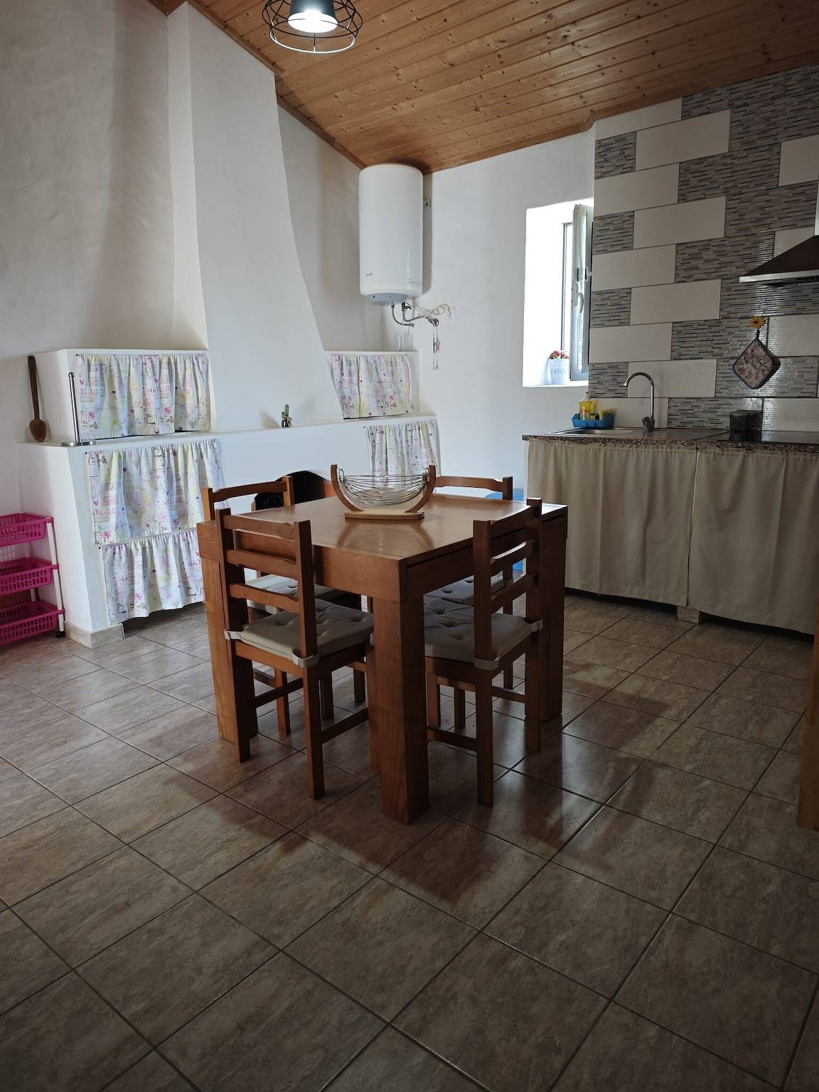 Apartamento entero, Casa rural 'Casa Dos Avós' con vistas a la montaña, piscina compartida y Wi-Fi in Saboia, Costa Alentejana