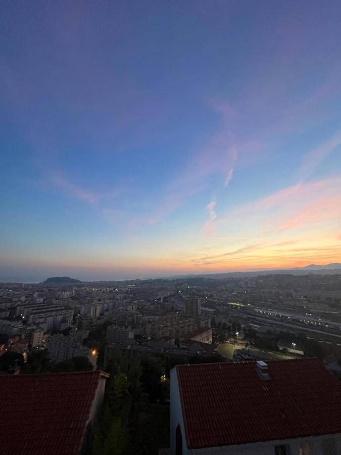Gîte pour 6 personnes, avec terrasse et vue dans Saint-Roch