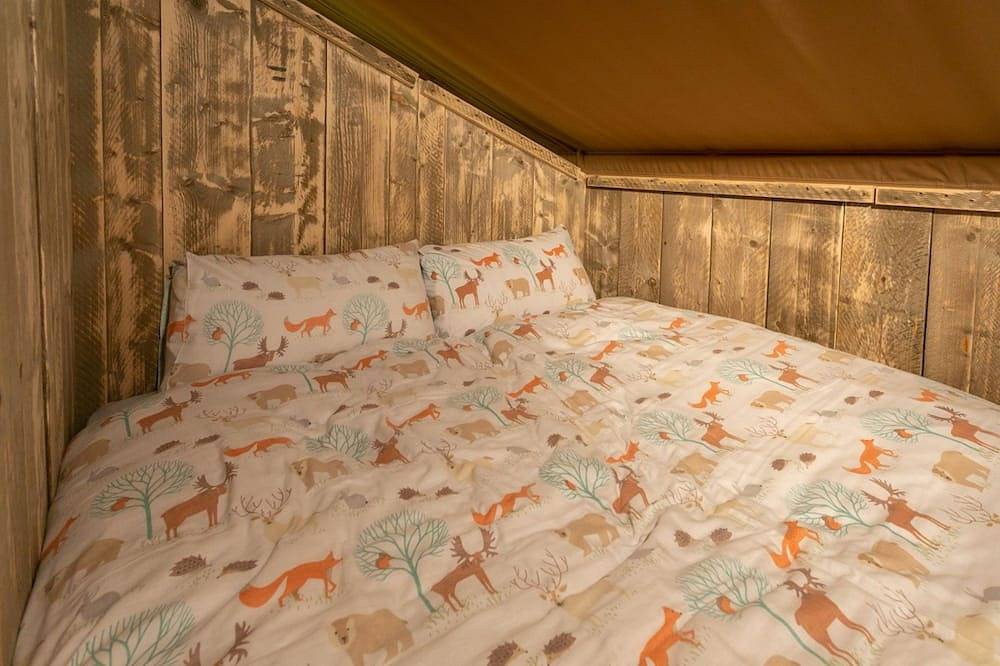 Birch Safari Tent, the perfect family and dog friendly glamping site, Devon in Tiverton, Devon