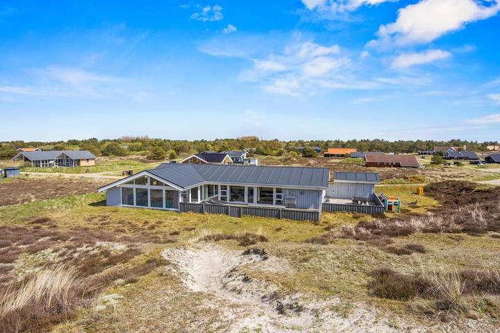 Ferienhaus für 8 Personen, mit Balkon/Terrasse und Sauna sowie Pool und Whirlpool
