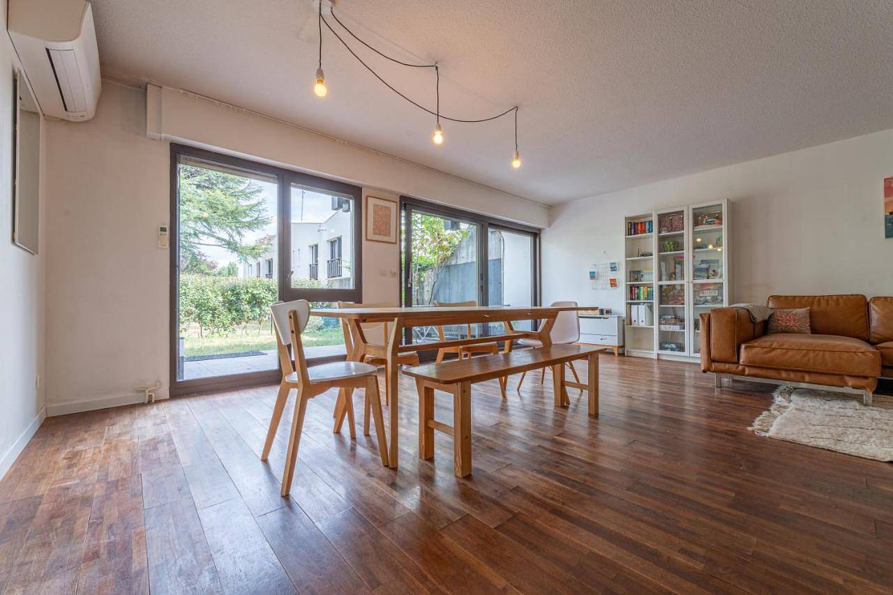 Appartement entier, Three-Bedroom Apartment in Le Bouscat, Région de Bordeaux