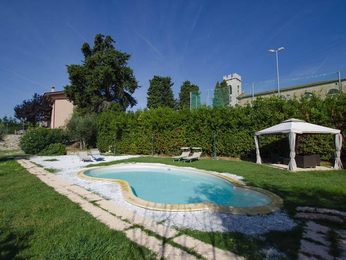 Location de vacances pour 6 personnes, avec jardin et piscine dans Corsanico Bargecchia
