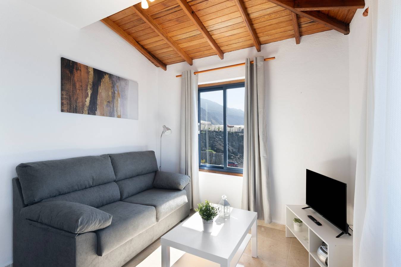 Ganze Wohnung, Apartment 'La Bayana - 8' mit Meerblick, Gemeinschaftspool und Wlan in Puerto Naos, Los Llanos de Aridane