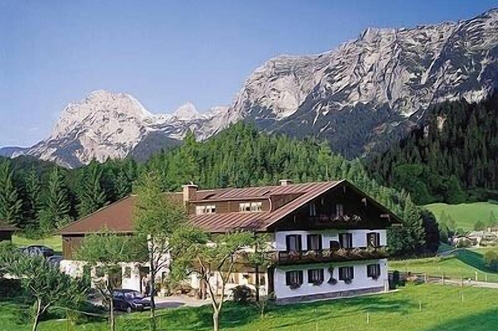 Ganze Wohnung, Ferienwohnung Nr. 2, 1-4 Personen, 40 qm, Dusche/Wc, Balkon, Tv, 1 Schlafzimmer + 1 Wohnschlafzimmer, Obergeschoss in Hintersee, Ramsau bei Berchtesgaden