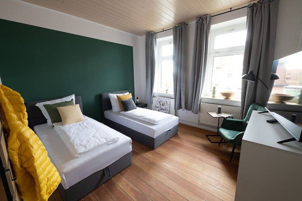 Ganze Wohnung, 4 Zimmer - 3 Schlafzimmer citynah und ruhig in Brunsbüttel, Nord-Ostsee-Kanal