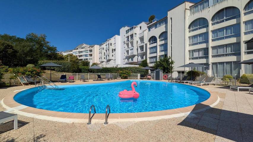 Appart’hôtel pour 3 personnes, avec piscine et jardin