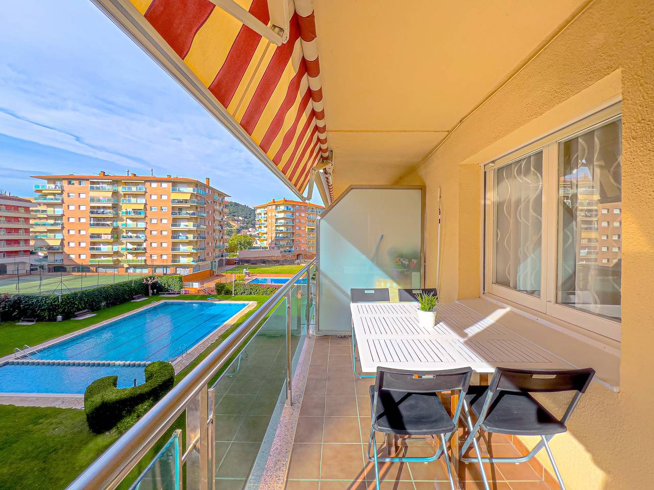 Apartamento entero, Apartamento de vacaciones para 4 personas con balcón in Santa Susana, Costa del Maresme