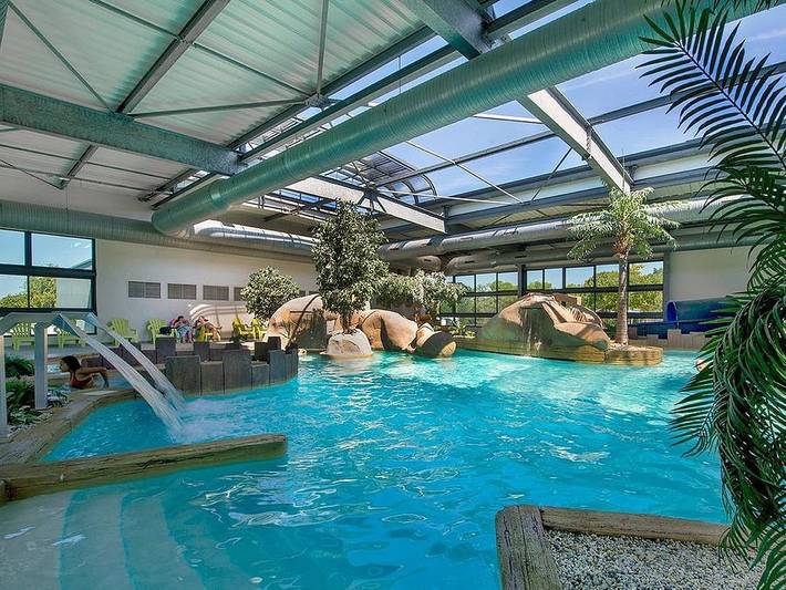 Camping pour 5 personnes, avec Terrasse ainsi que Bassin pour enfant et Sauna