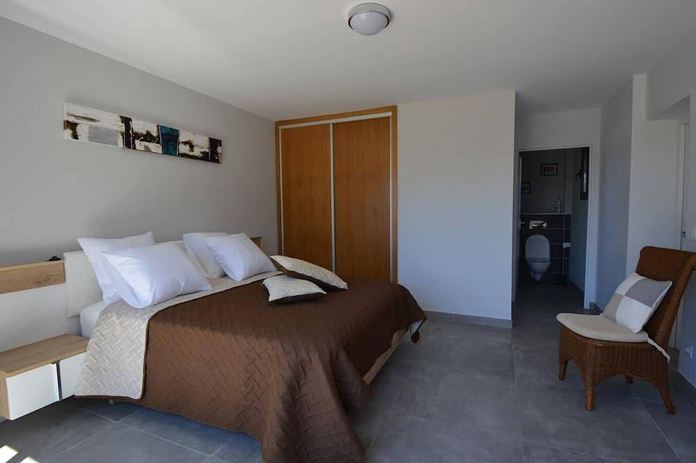 Villa with Private Swim Spa and 4 Suites, Close to Town in Ruoms, Ardèche