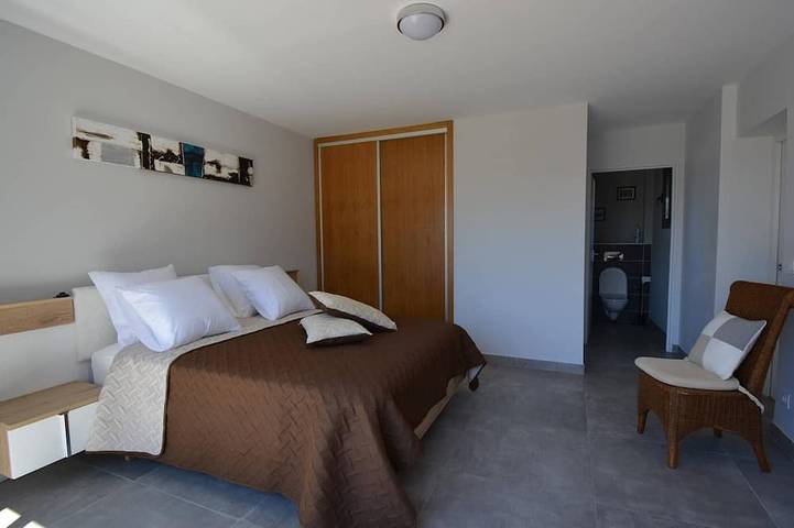 Villa mit Schwimmspa, 5 Min vom Zentrum, 4 Suiten, Klima, Haustiere erlaubt, privater Parkplatz in Ruoms, Ardèche