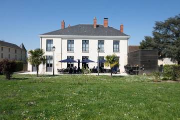 Hôtel pour 2 personnes, avec vue et jardin, animaux acceptés à Tremblay-en-France