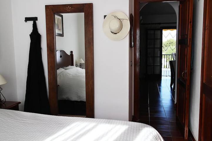 Apartamento entero, Casa Luna - Situado a sólo 5 minutos a pie de The Amazing Cala En Porter Bay. in Cala en Porter, Municipio de Alaior