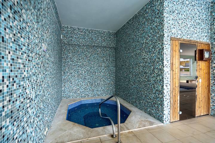 Apartamento inteiro, Apartamento 'Palmeiras De Jv' com piscina partilhada, Wi-Fi e Ar Condicionado in São Sebastião, São Gonçalo de Lagos