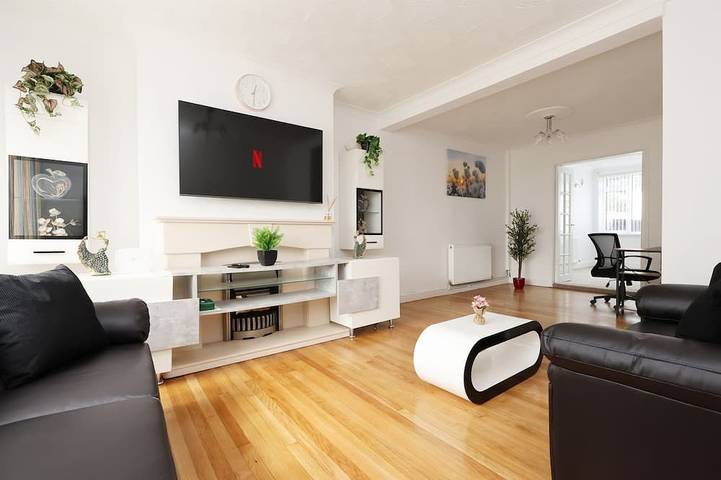 Holiday home for 5 people, with garden, with pets in Bridgend