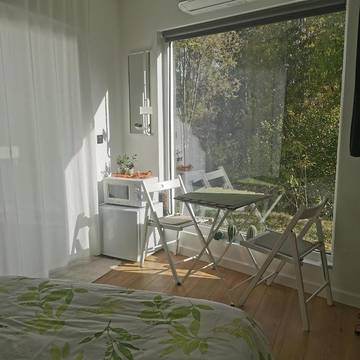 Gîte pour 2 personnes, avec piscine ainsi que vue et terrasse à Charbonnières-les-Bains