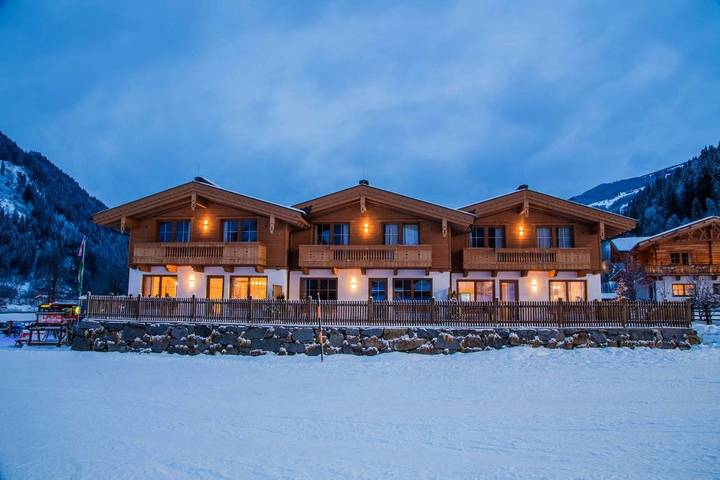 Ferienhaus für 16 Personen, mit Balkon und Ausblick - 1