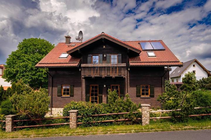 Vakantiehuis voor 8 personen, with Balkon and Terras as well as Tuin and Sauna in Bozi Dar