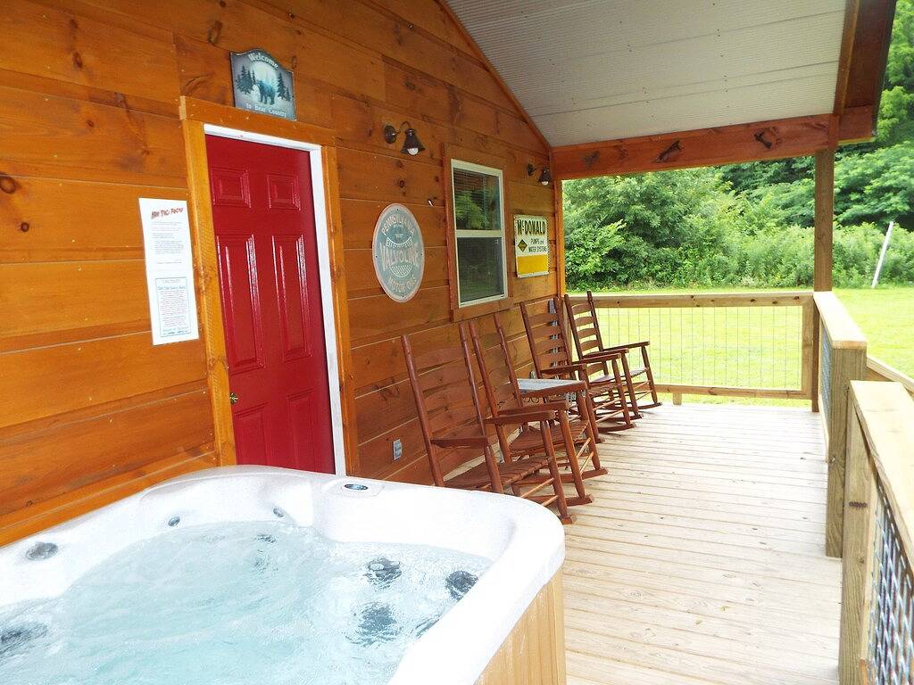 Log Cabin for 4 Guests in Cosby (TN), Cocke County