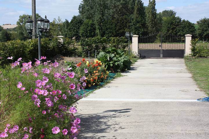 Gîte pour 4 personnes, avec jardin ainsi que piscine et terrasse dans Centre-Val de Loire - 4