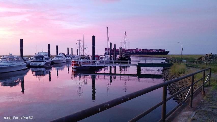 Boot für 4 Personen, mit Terrasse und Ausblick in Elbe-Weser