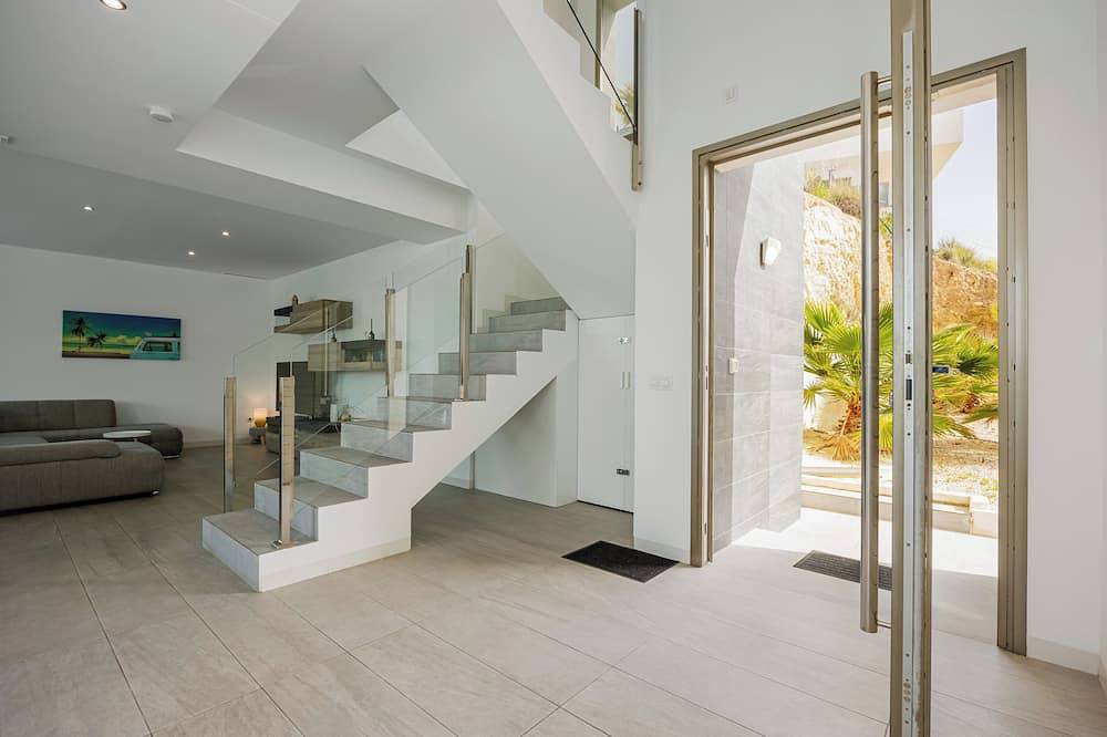 Nueva villa moderna con piscina privada climatizada in Busot, Costa Blanca