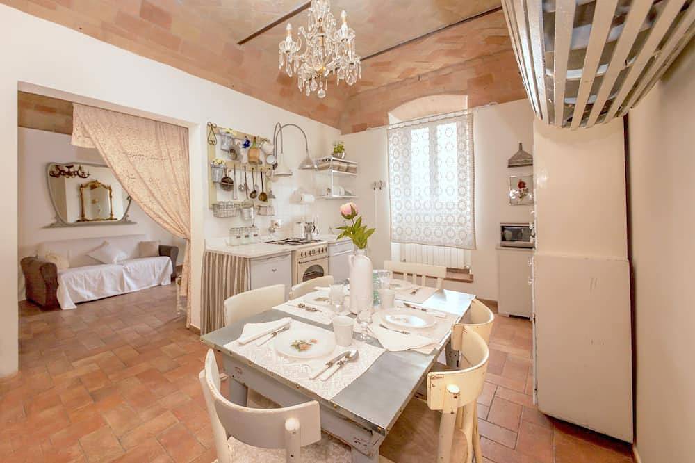 Entire apartment, Patio House balcony shabby chic home in Spello in Spello, Perugia Province