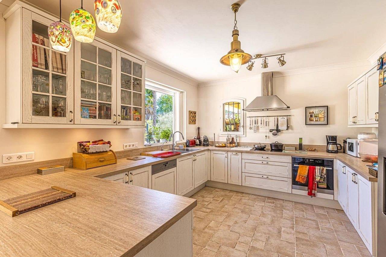 Neo-Provençaalse villa met zwembad in Vence in Vence, Cannes regio