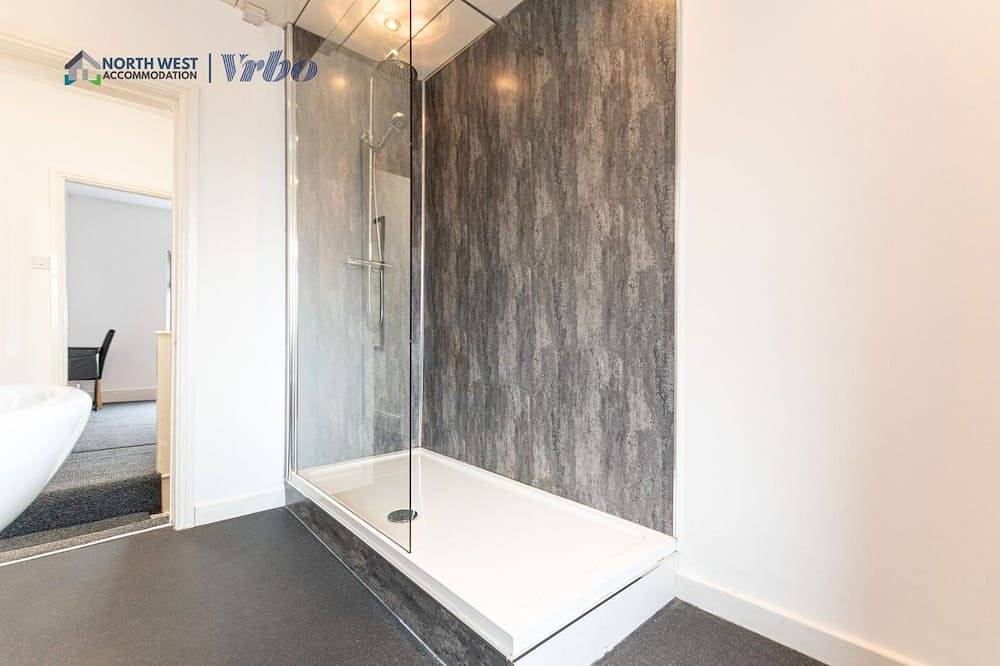 Maison confortable de 2 chambres à proximité des commodités locales in Leigh, Grand Manchester