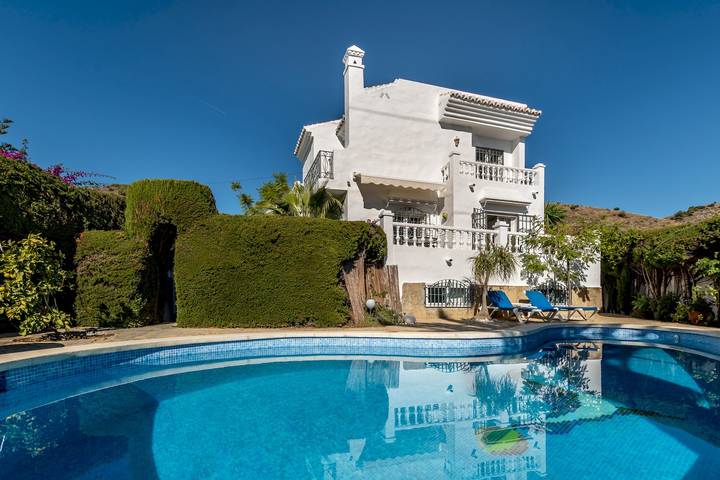 Casa rural para 6 personas, con piscina además de terraza y jardín en Nerja - 4