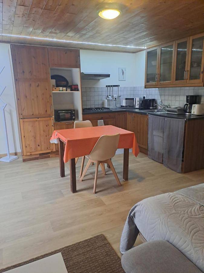 Gîte pour 2 personnes, avec terrasse à Engins - 2