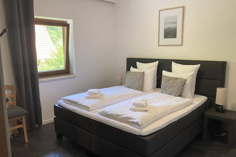Ganze Wohnung, Ferienwohnung mit Meerblick und Privatstrand in Feld am See, Villach-Land