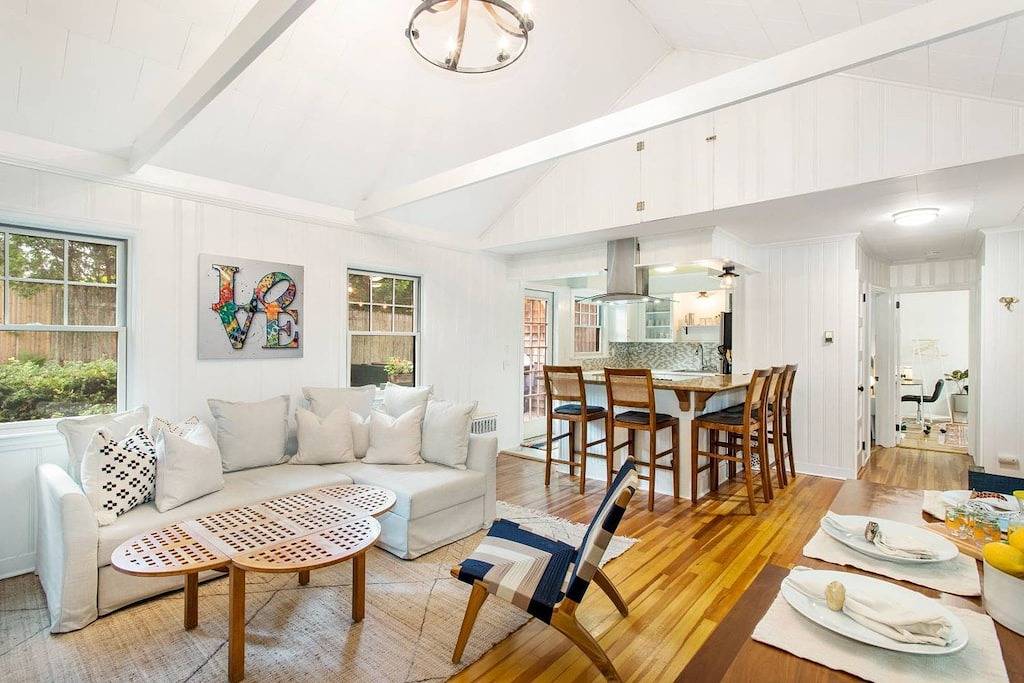 Charming Sag Harbor Cottage by the Beach! in Noyack, Hamptons