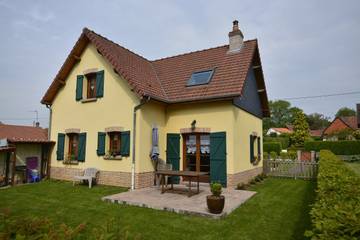 Gîte pour 6 personnes, avec terrasse et jardin à Quesnoy-le-Montant