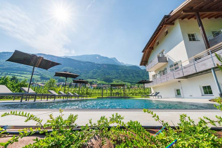 Apartamento entero, Apartamento 'Erker' con balcón privado, piscina y Wi-Fi in Termeno sulla Strada del Vino, Nonsberggruppe