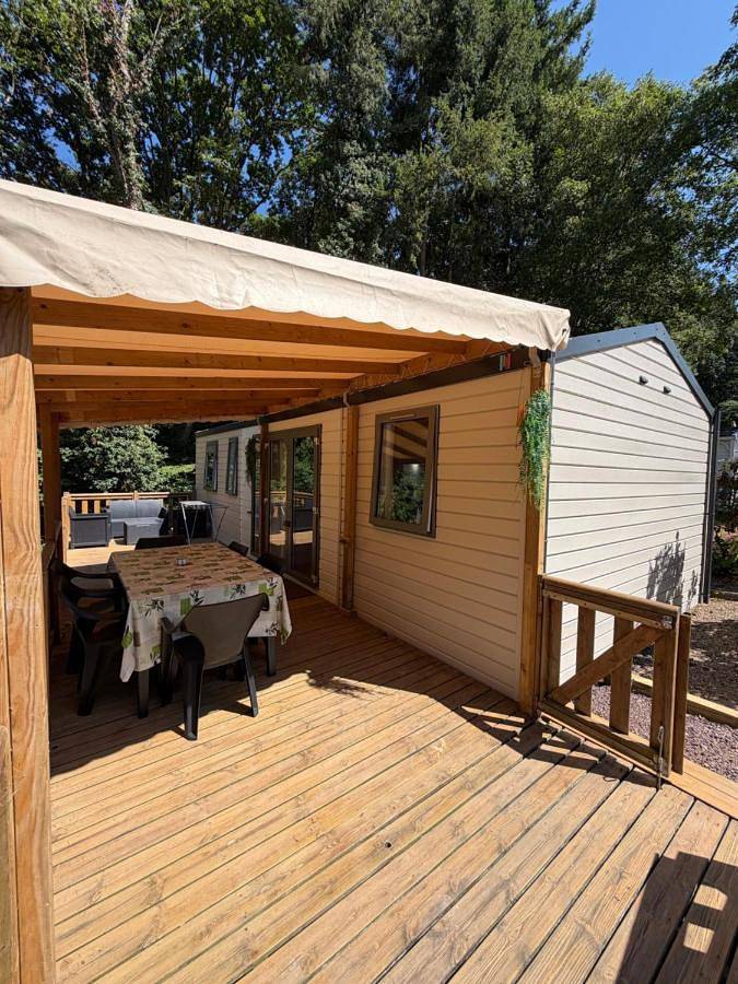 Camping pour 6 personnes, avec Terrasse ainsi que Jardin et Piscine