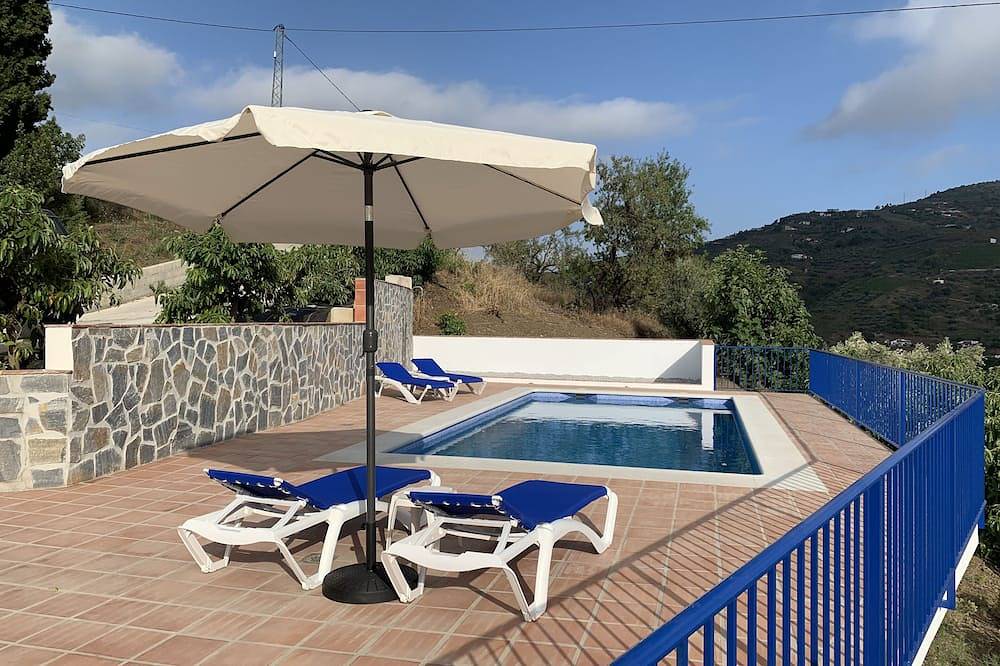 Cortijo Airen, New in the rental! Recently renovated holiday home in the campo in Cómpeta, Málaga Province