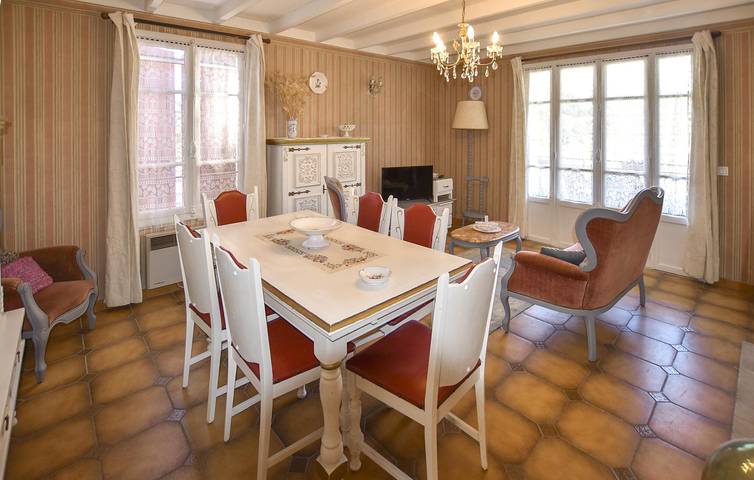 Gemütliches Gartenhaus mit Parkplatz, 2,5 km zum Strand in Moustiers-Sainte-Marie, Verdonschlucht